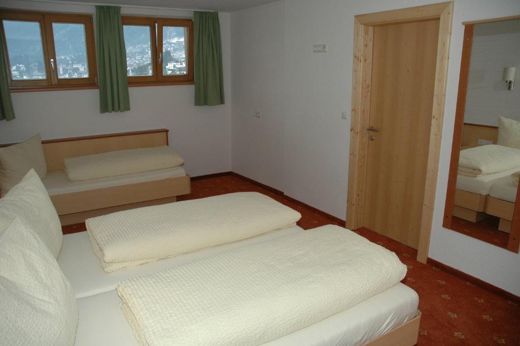Appartementhaus Zum Zegger ノイシュティフト・イム・シュトゥーバイタール 部屋 写真